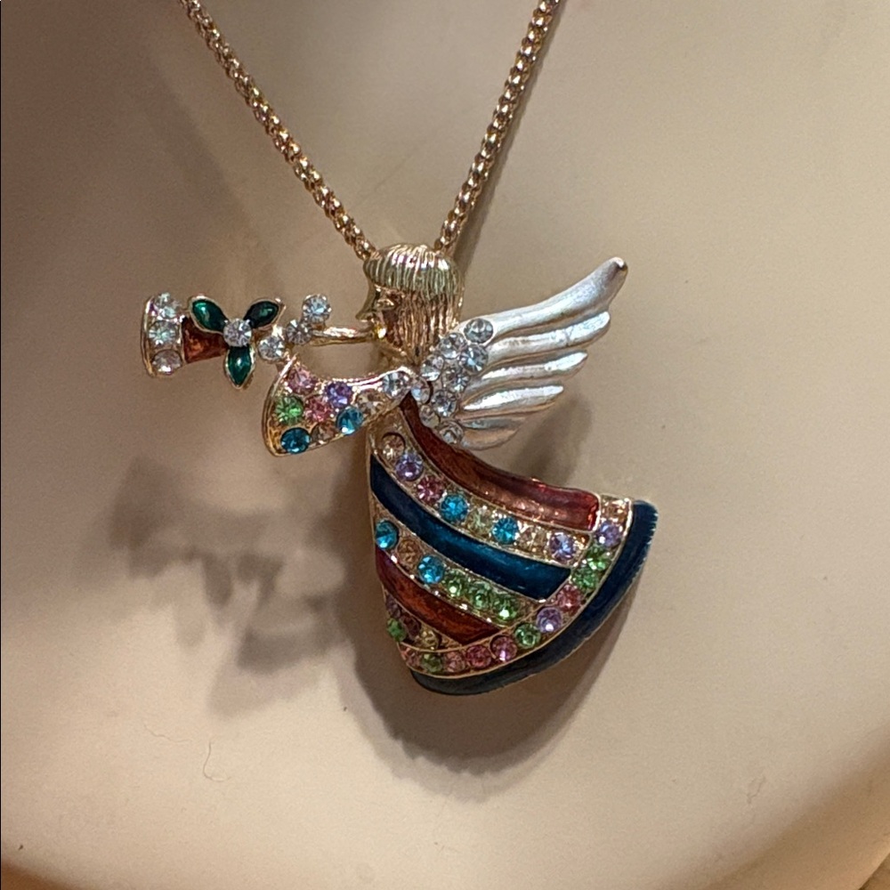 NWT Retro Victorian Angel Cherub
Betsey Johnson Necklace
Brooch
